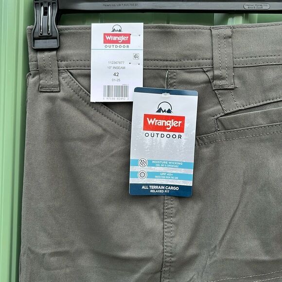 Men's Outdoor Performance Zip Cargo Short with UPF 50+ Size 42 - Picture 2 of 12